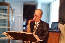 Звуки саксофона сделали атмосферу выставки совершенной