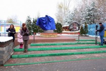 Открытие памятника лебединой верности в нижегородском зоопарке Лимпопо