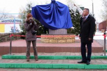 Открытие памятника лебединой верности в нижегородском зоопарке Лимпопо