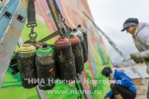 Изображение богатыря на коне и со щитом в стиле граффити нарисовали уличные художники на здании по улице Пешкова в Нижнем Новгороде