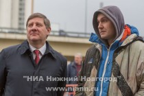 И.о. главы администрации Нижнего Новгорода Андрей Чертков и художник Алексей Лексус (слева направо)