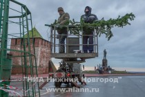 Монтаж главной новогодней елки начался в Нижнем Новгороде