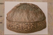 Нижегородские археологи представили общественности редкую находку - волосник, дорогой головной убор замужней женщины