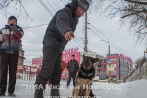 Раздача горячих обедов и новогодних подарков людям без определенного места жительства