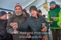 Раздача горячих обедов и новогодних подарков людям без определенного места жительства