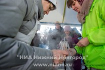 Раздача горячих обедов и новогодних подарков людям без определенного места жительства