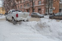 На ул. Грузинской припарковаться можно только заехав на сугроб