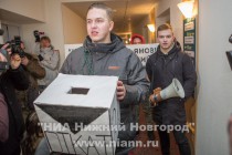 Часть молодых людей устроила перед пресс-конференцией Михаила Касьянова акцию