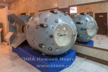 РДС-1 (изделие 501, атомный заряд 1-200) — первая советская атомная бомба — имплозивного типа с плутонием