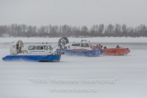 Остальные участники регаты продолжили соревноваться и прошли пять положенных кругов по льду и по открытой воде