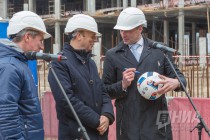 Гендиректор Оргкомитета Россия-2018 Алексей Сорокин, директор департамента FIFA по проведению соревнований Колин Смит и замгубернатора Нижегородской области Дмитрий Сватковский (слева направо)