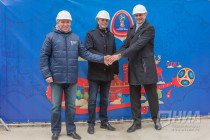 Гендиректор Оргкомитета Россия-2018 Алексей Сорокин, директор департамента FIFA по проведению соревнований Колин Смит и замгубернатора Нижегородской области Дмитрий Сватковский (слева направо)