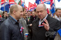 Шествие Первомайской колонны по улице Большая Покровская в Нижнем Новгороде