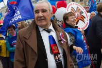 Шествие Первомайской колонны по улице Большая Покровская в Нижнем Новгороде