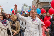 Шествие Первомайской колонны по улице Большая Покровская в Нижнем Новгороде