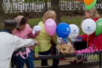 Шествие Первомайской колонны по улице Большая Покровская в Нижнем Новгороде