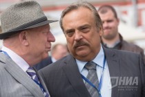 Председатель религиозной организации ортодоксального иудаизма Нижегородская еврейская община Эдуард Чапрак и председатель совета директоров ОАО Русполимет Виктор Клочай (слева направо)