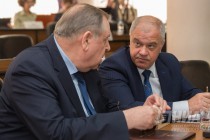 Депутаты гордумы Нижнего Новгорода VI созыва Владимир Аношкин и Юрий Яшенков (слева направо)