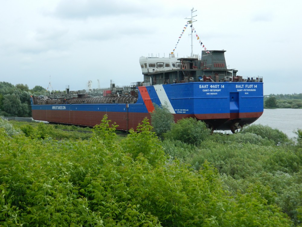 Спуск на воду танкера проекта RST-27 на Окской судоверфи