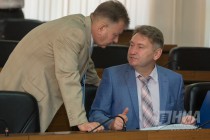 Директор департамента финансов Юрий Мочалкин (справа)