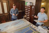 Процесс восстановления картины Константина Юона Горький и Шаляпин в Нижнем Новгороде мастерами центра им. И. Грабаря