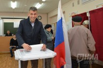 Юрий Балашов принял участие в голосовании на выборах депутатов ГД РФ VII созыва и ЗС НО