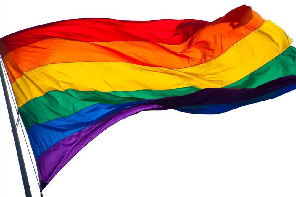 Радужный флаг - символ движения геев и лесбиянок