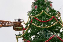 Главную новогоднюю елку установили и нарядили в Нижнем Новгороде