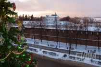 Главную новогоднюю елку установили и нарядили в Нижнем Новгороде