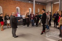 Предпоказ спектакля Вязаник в рамках новогодних интерактивных спектаклей в ГЦСИ Арсенал на выставке Леонида Тишкова Взгляни на дом свой