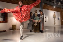 Предпоказ спектакля Вязаник в рамках новогодних интерактивных спектаклей в ГЦСИ Арсенал на выставке Леонида Тишкова Взгляни на дом свой