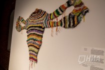 Предпоказ спектакля Вязаник в рамках новогодних интерактивных спектаклей в ГЦСИ Арсенал на выставке Леонида Тишкова Взгляни на дом свой