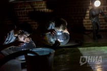 Предпоказ спектакля Вязаник в рамках новогодних интерактивных спектаклей в ГЦСИ Арсенал на выставке Леонида Тишкова Взгляни на дом свой