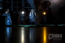 Предпоказ спектакля Вязаник в рамках новогодних интерактивных спектаклей в ГЦСИ Арсенал на выставке Леонида Тишкова Взгляни на дом свой