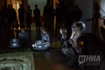 Предпоказ спектакля Вязаник в рамках новогодних интерактивных спектаклей в ГЦСИ Арсенал на выставке Леонида Тишкова Взгляни на дом свой