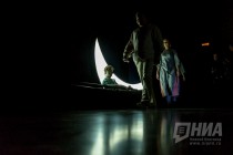 Предпоказ спектакля Вязаник в рамках новогодних интерактивных спектаклей в ГЦСИ Арсенал на выставке Леонида Тишкова Взгляни на дом свой