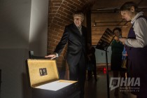 Предпоказ спектакля Вязаник в рамках новогодних интерактивных спектаклей в ГЦСИ Арсенал на выставке Леонида Тишкова Взгляни на дом свой