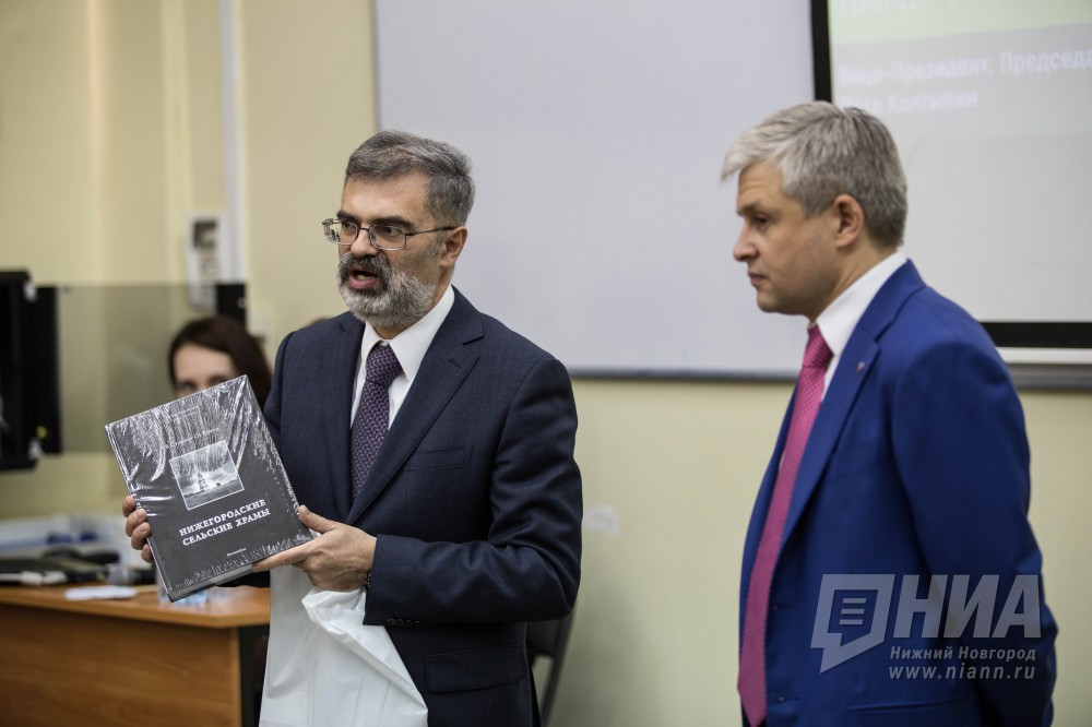 Volgo Vyatskij Bank Sberbanka Peredal V Podarok Niu Vshe Biblioteku Iz 70 Knig 25 Yanvarya Novosti Nizhnego Novgoroda