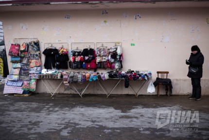 Уличная торговля в районе железнодорожного вокзала в Нижнем Новгороде