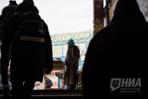 Уличная торговля в районе железнодорожного вокзала в Нижнем Новгороде