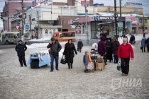 Уличная торговля в районе железнодорожного вокзала в Нижнем Новгороде