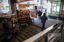 Уличная торговля в районе железнодорожного вокзала в Нижнем Новгороде
