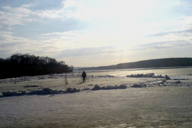 Сотрудники МЧС спасли мужчину с дрейфующей льдины в Богородском районе Нижегородской области