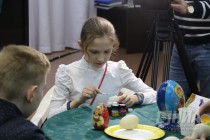 Мастер-класс по росписи страусиных яиц к Пасхе в зоопарке Лимпопо в Нижнем Новгороде