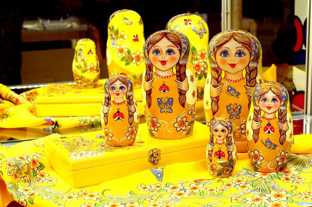 Золотая хохлома представит весенне-летнюю коллекцию аксессуаров и детской мебели Лизонька 23 апреля