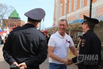 Шествие первомайской колонны по улице Большая Покровская в Нижнем Новгороде