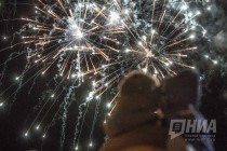 Праздничный фейерверк в День Победы в Нижнем Новгороде
