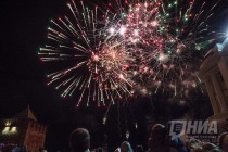 Праздничный фейерверк в День Победы в Нижнем Новгороде