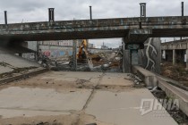 Начался снос конструкций за синим забором на Нижневолжской набережной в Нижнем Новгороде