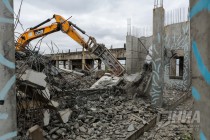 Начался снос конструкций за синим забором на Нижневолжской набережной в Нижнем Новгороде